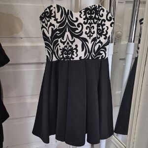 UK2LA Black & White Strapless Patterned Skater Dress